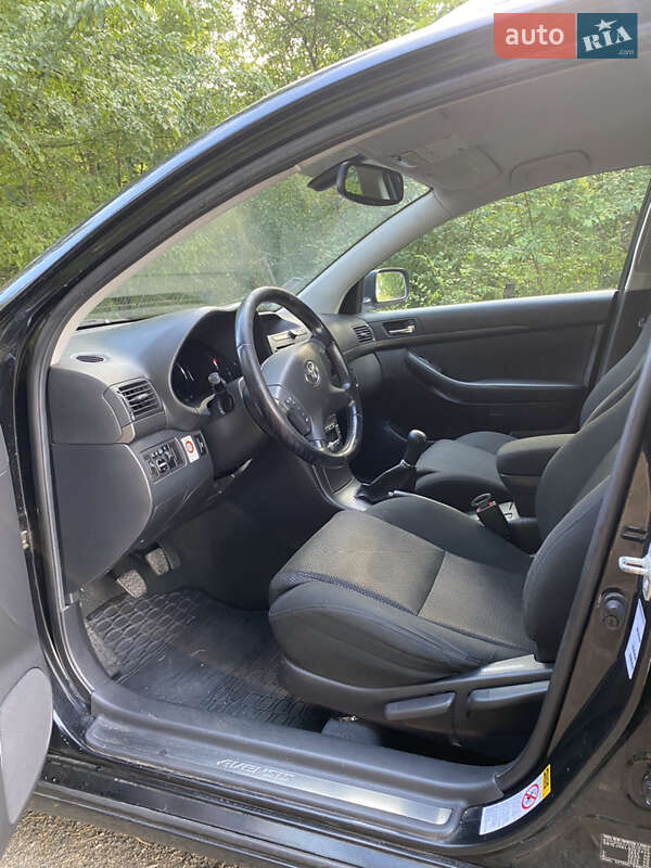 Універсал Toyota Avensis 2004 в Гайвороні