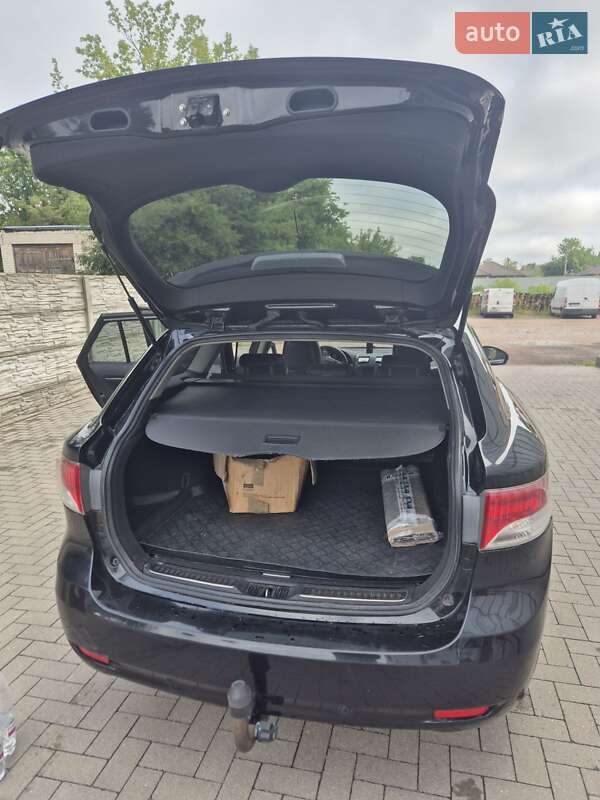 Универсал Toyota Avensis 2010 в Житомире