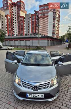 Седан Toyota Avensis 2012 в 