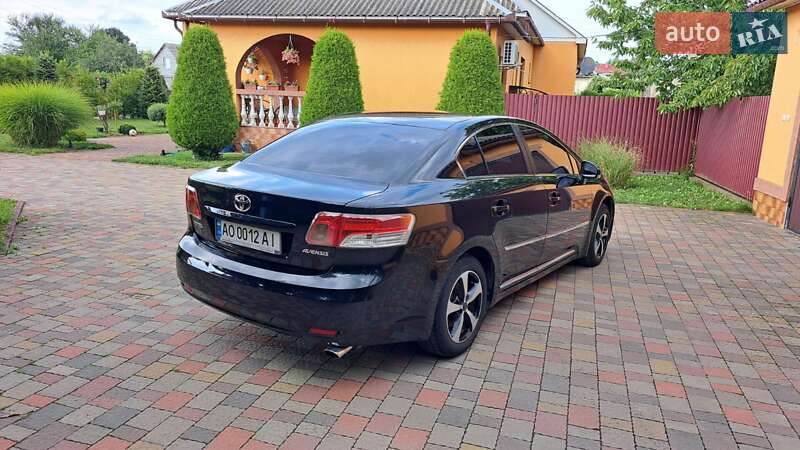 Седан Toyota Avensis 2009 в Мукачевому