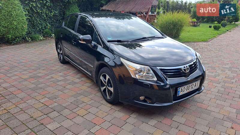 Седан Toyota Avensis 2009 в Мукачевому