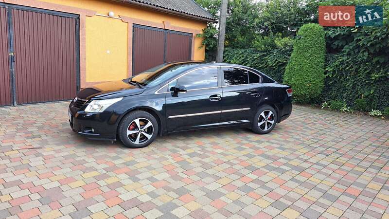 Седан Toyota Avensis 2009 в Мукачевому