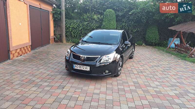 Седан Toyota Avensis 2009 в Мукачевому