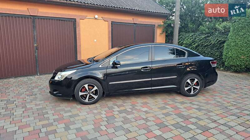 Седан Toyota Avensis 2009 в Мукачевому