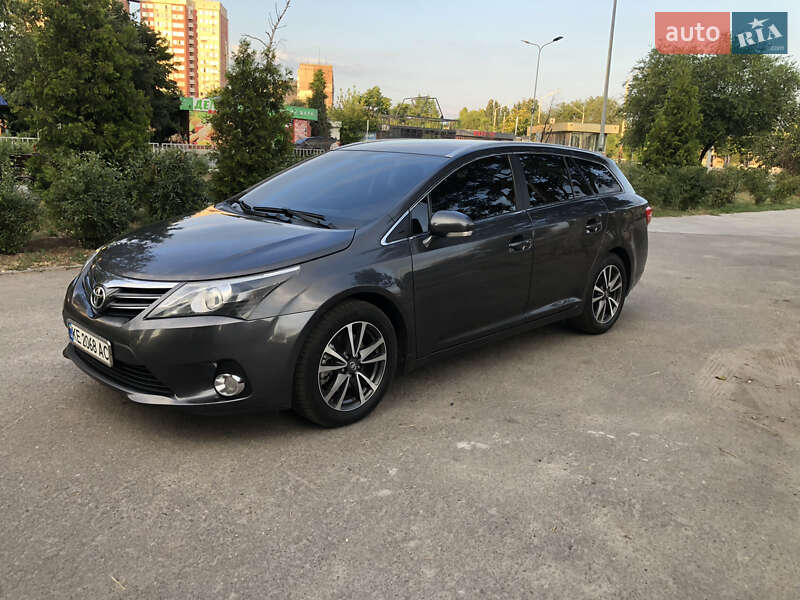 Toyota Avensis 2015