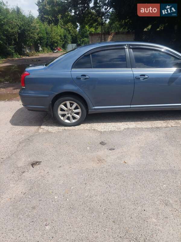 Седан Toyota Avensis 2003 в Львове