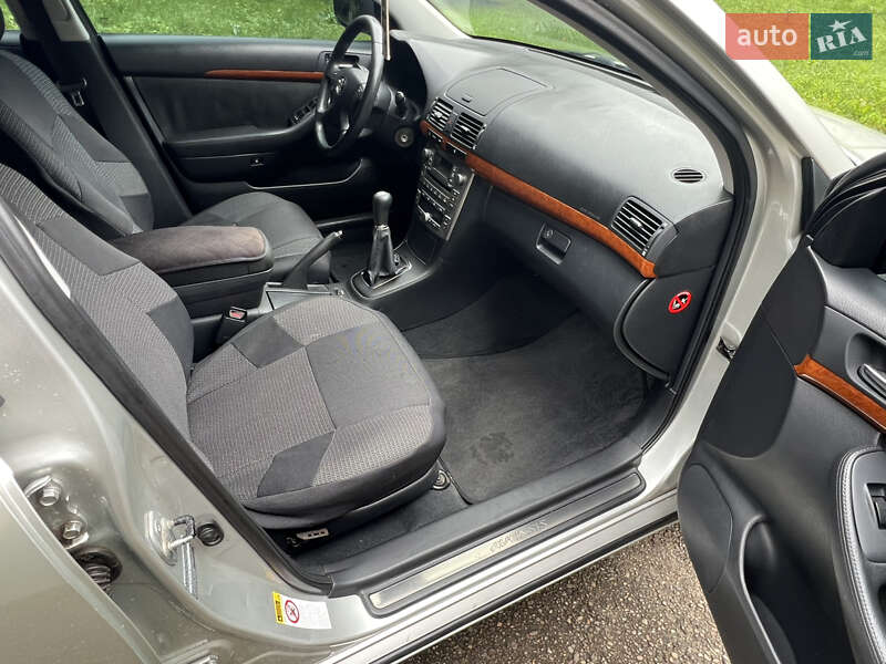 Седан Toyota Avensis 2008 в Трускавце