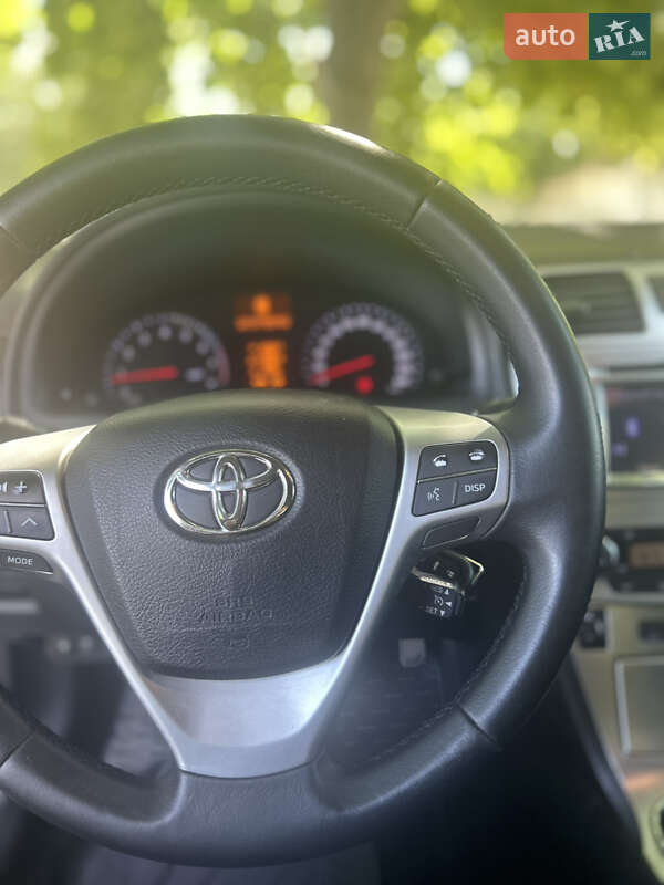 Седан Toyota Avensis 2012 в Первомайске