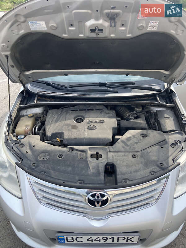 Универсал Toyota Avensis 2010 в Львове