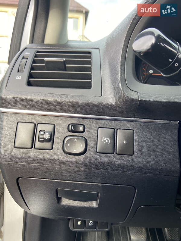 Универсал Toyota Avensis 2010 в Львове