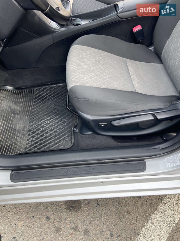 Универсал Toyota Avensis 2010 в Львове
