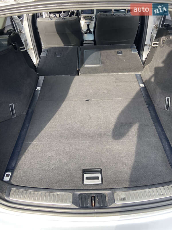 Универсал Toyota Avensis 2010 в Львове