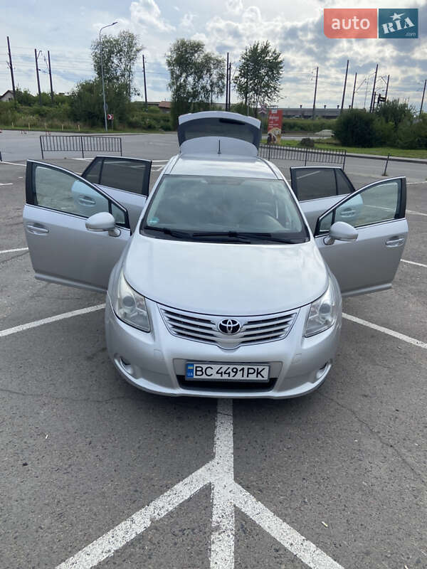 Универсал Toyota Avensis 2010 в Львове