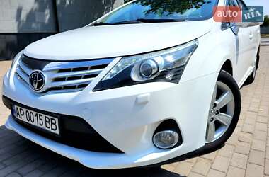 Седан Toyota Avensis 2013 в Кривом Роге