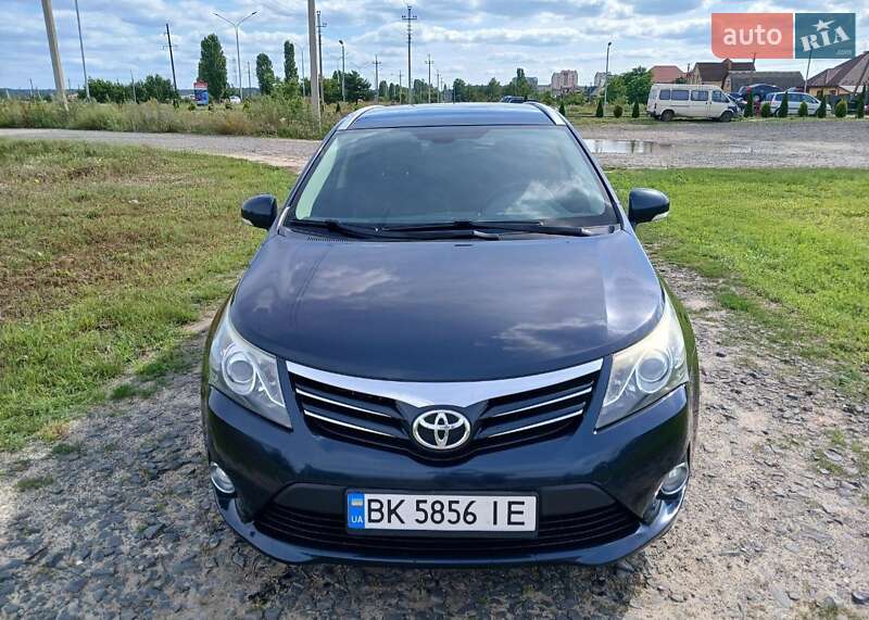 Toyota Avensis 2012