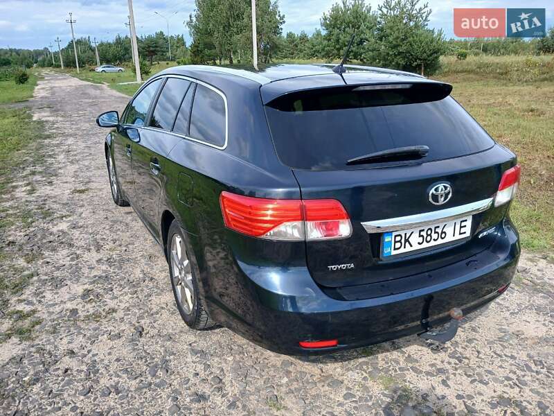 Універсал Toyota Avensis 2012 в Вараші