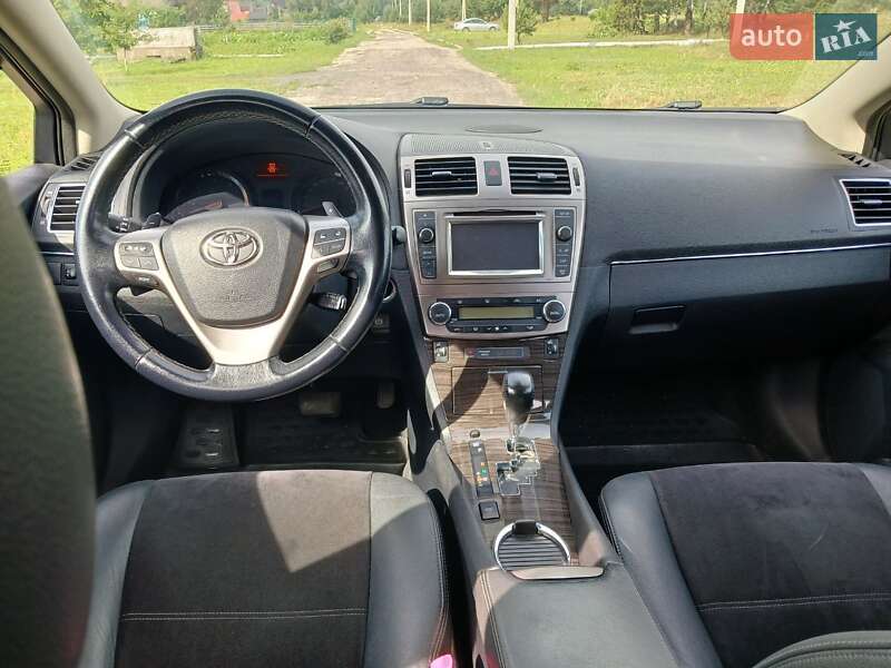 Універсал Toyota Avensis 2012 в Вараші