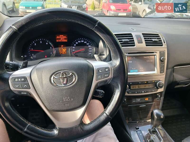 Універсал Toyota Avensis 2012 в Вараші