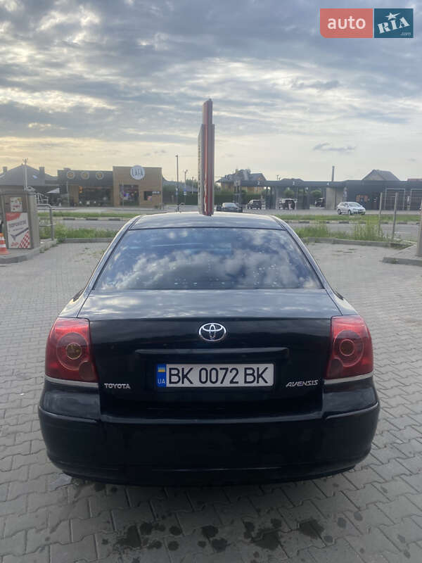 Седан Toyota Avensis 2005 в Луцке