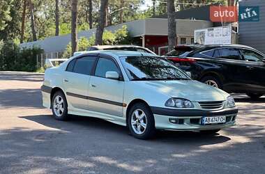 Седан Toyota Avensis 2000 в Виннице