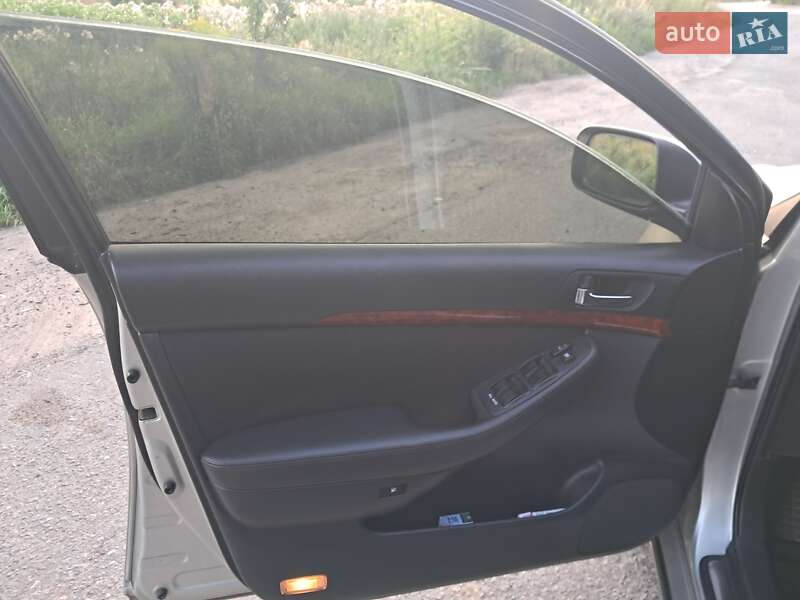Седан Toyota Avensis 2006 в Виннице