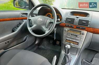 Універсал Toyota Avensis 2004 в Києві