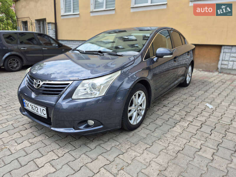 Седан Toyota Avensis 2010 в Рівному