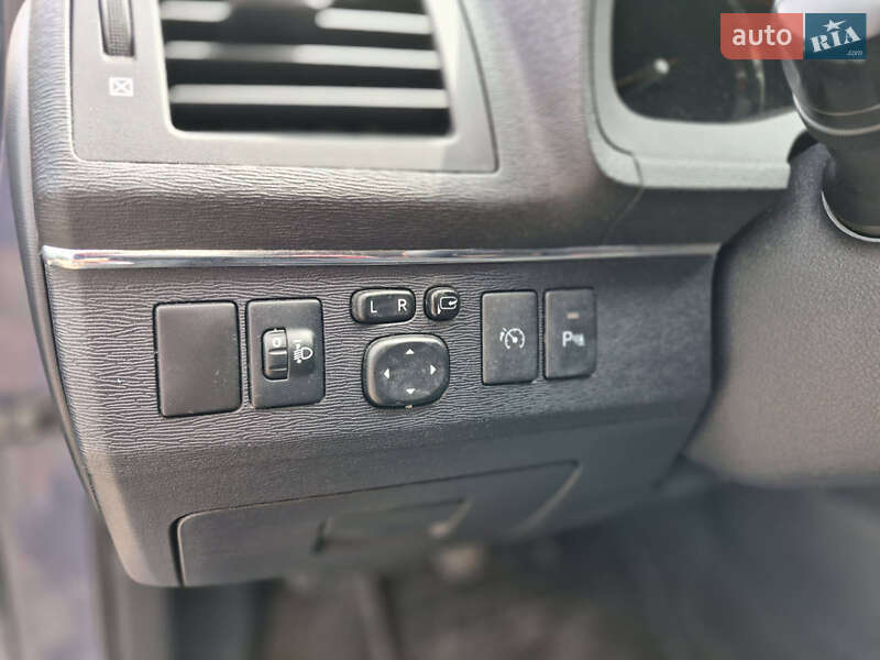 Седан Toyota Avensis 2010 в Рівному