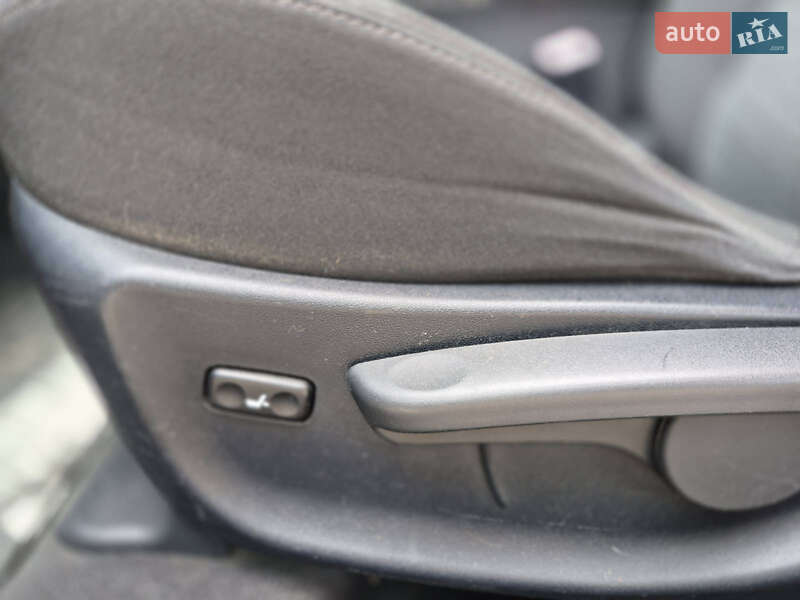 Седан Toyota Avensis 2010 в Рівному