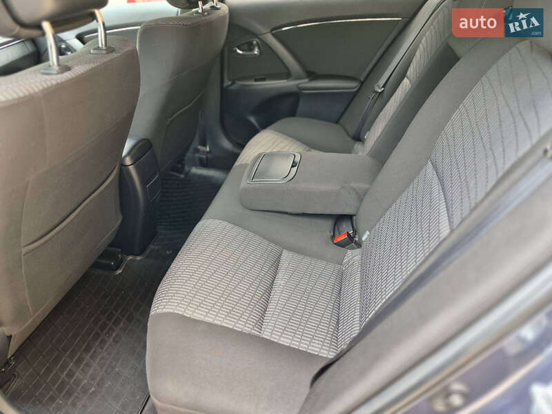 Седан Toyota Avensis 2010 в Рівному