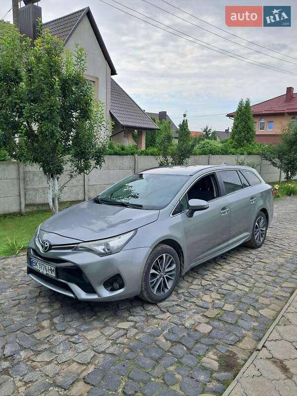 Универсал Toyota Avensis 2015 в Ровно