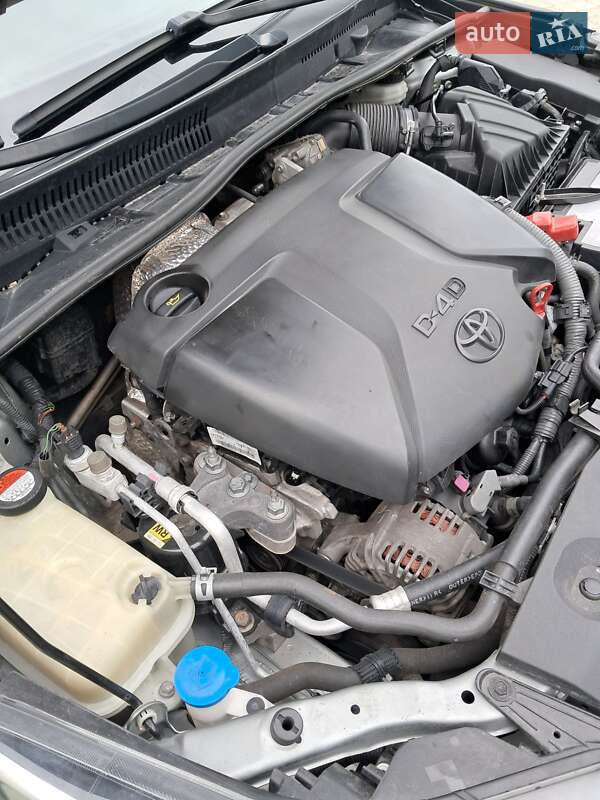 Универсал Toyota Avensis 2015 в Ровно