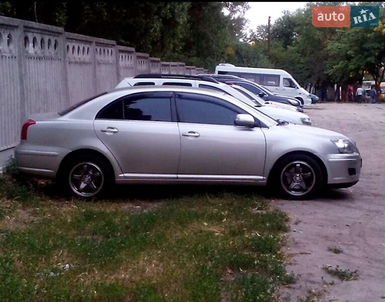 Седан Toyota Avensis 2008 в Киеве
