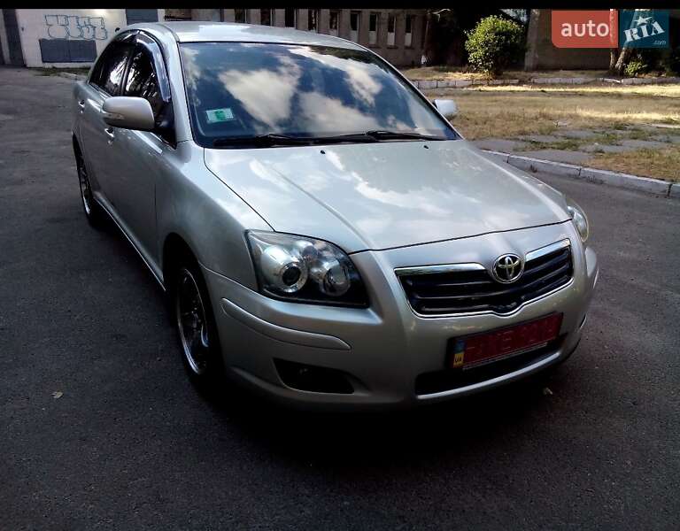 Седан Toyota Avensis 2008 в Киеве