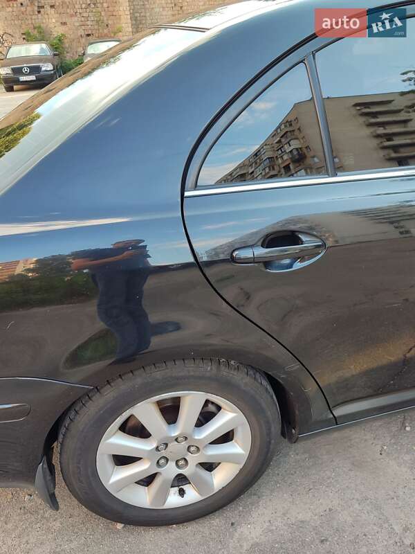 Седан Toyota Avensis 2007 в Киеве
