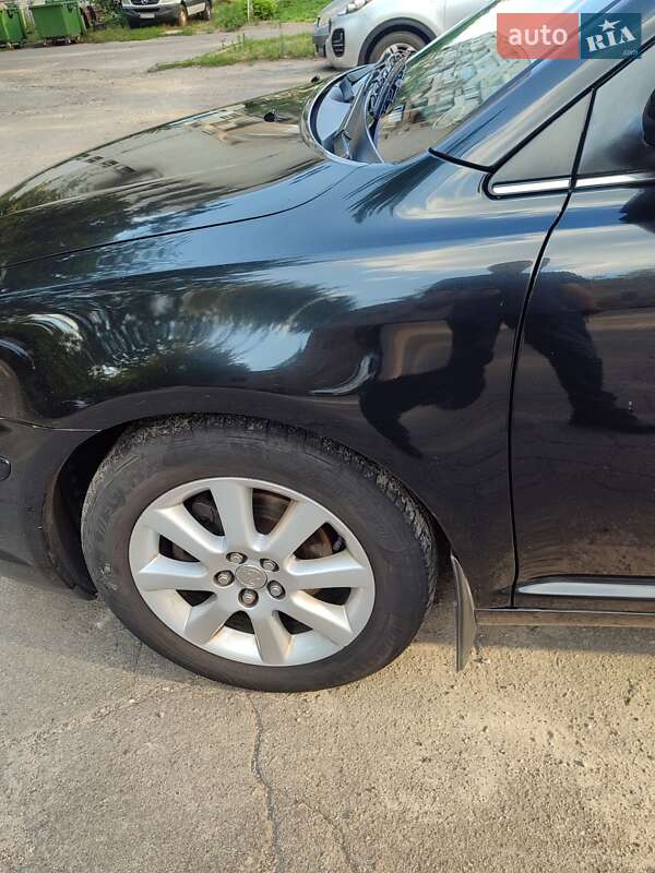 Седан Toyota Avensis 2007 в Киеве