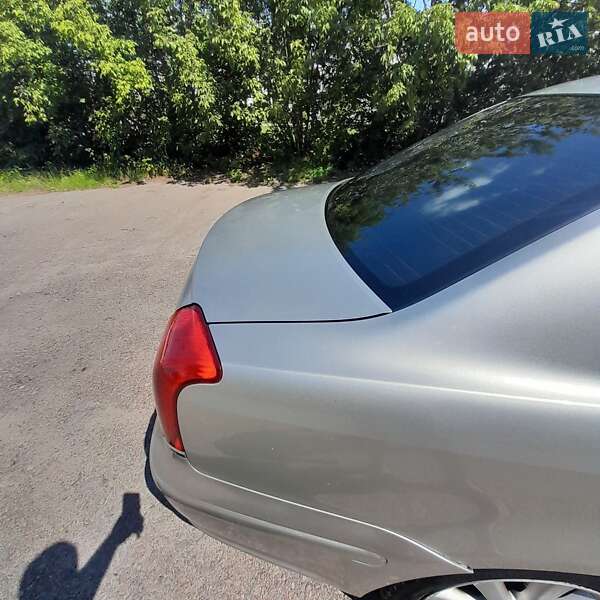 Седан Toyota Avensis 2003 в Києві