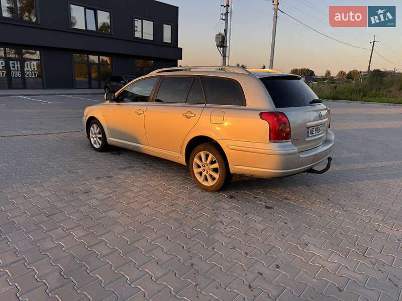 Універсал Toyota Avensis 2004 в Святопетрівське
