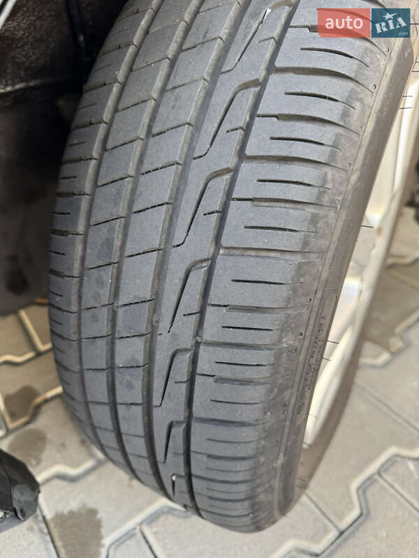 Універсал Toyota Avensis 2004 в Святопетрівське