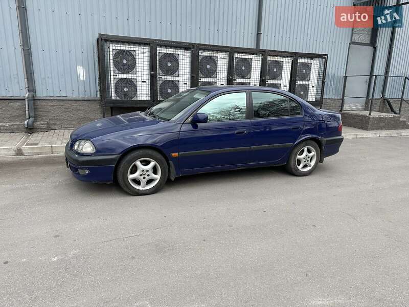 Седан Toyota Avensis 1997 в Запорожье