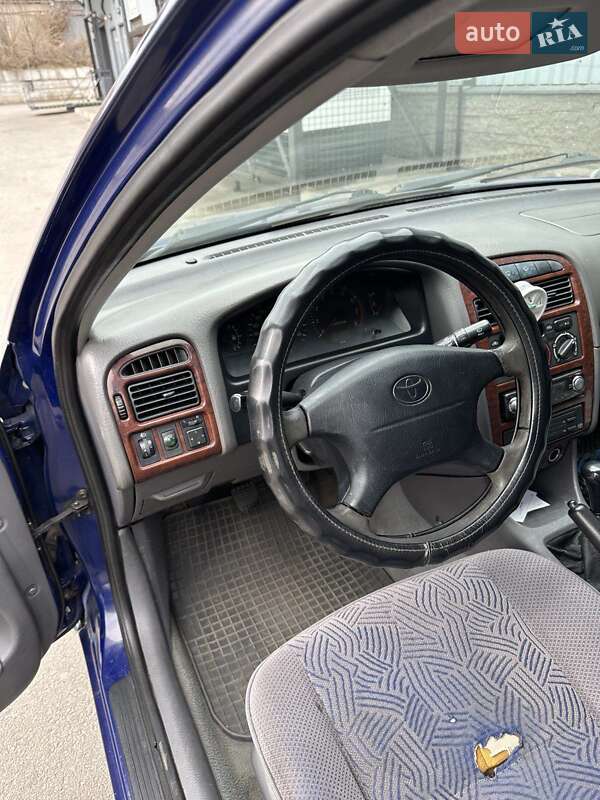 Седан Toyota Avensis 1997 в Запорожье