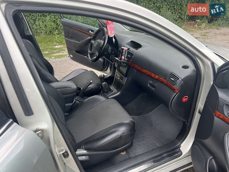 Седан Toyota Avensis 2003 в Харкові