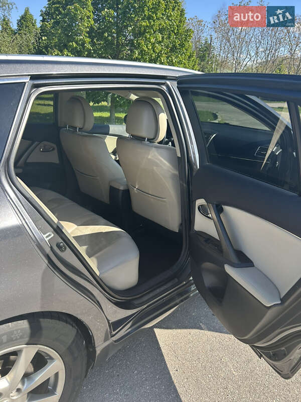 Універсал Toyota Avensis 2014 в Олександрії