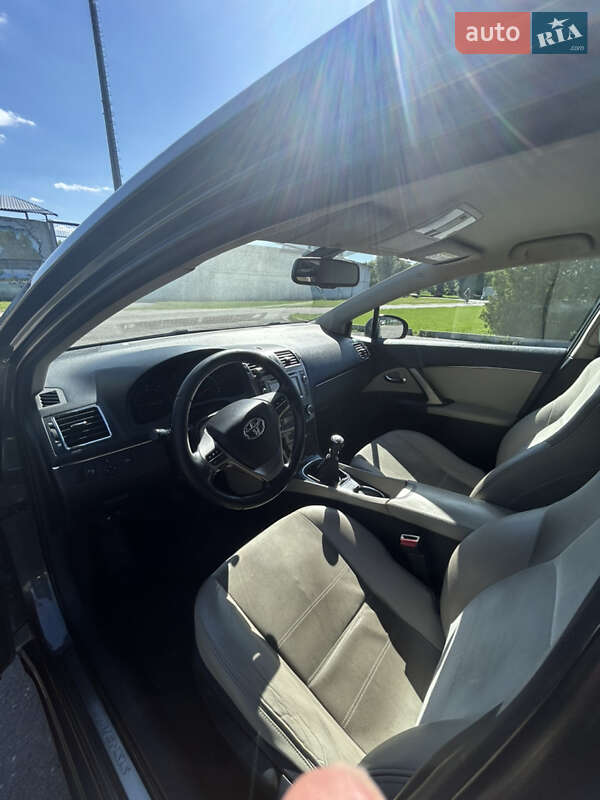 Універсал Toyota Avensis 2014 в Олександрії