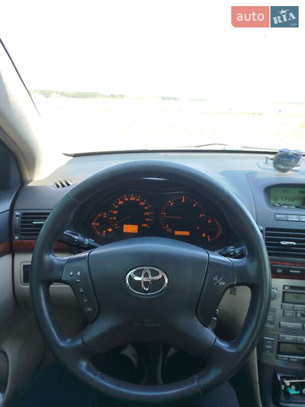 Лифтбек Toyota Avensis 2003 в Ковеле