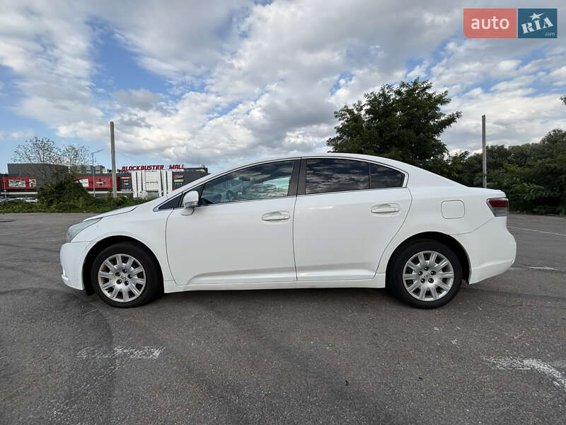 Седан Toyota Avensis 2010 в Києві