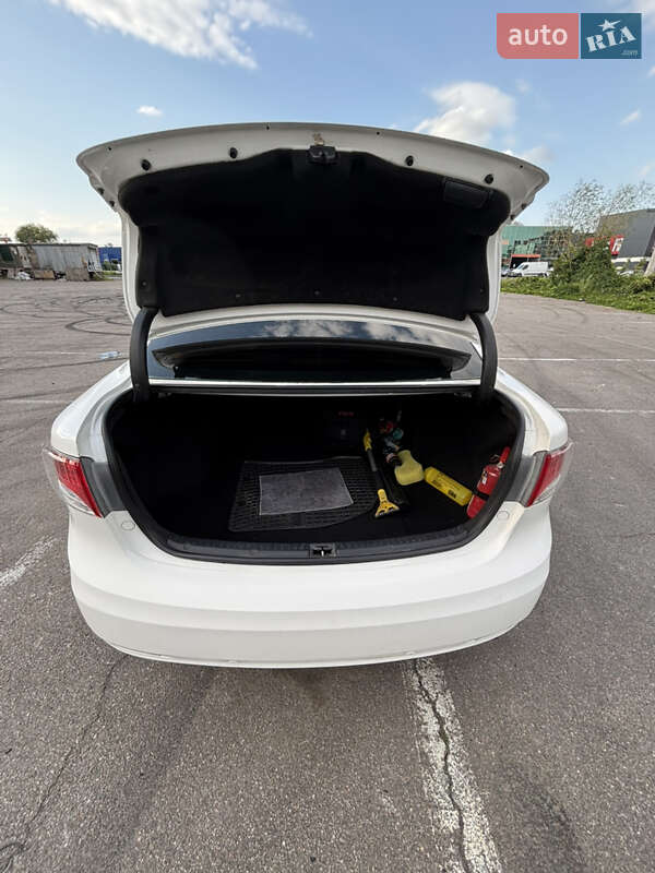 Седан Toyota Avensis 2010 в Києві