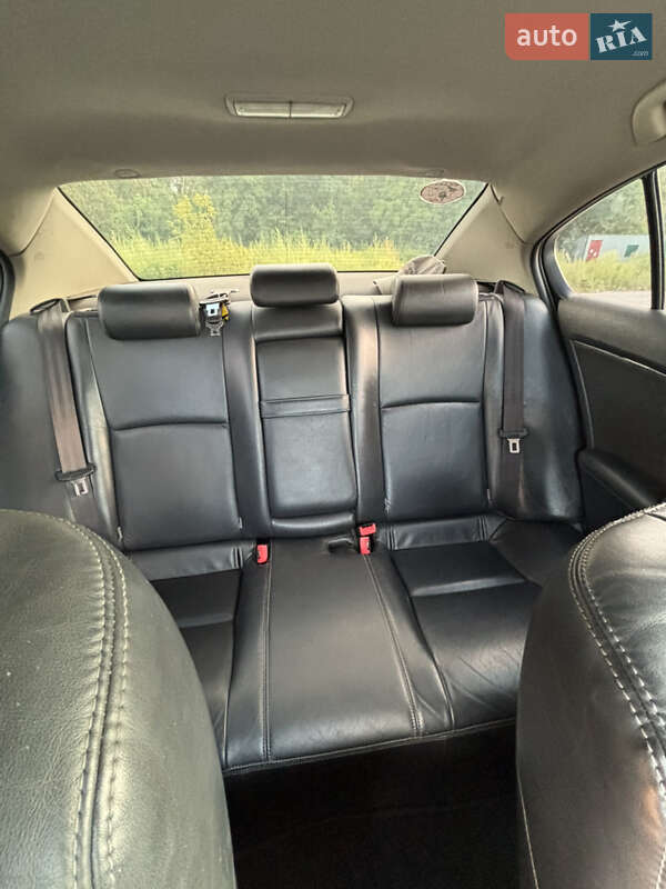 Седан Toyota Avensis 2010 в Києві