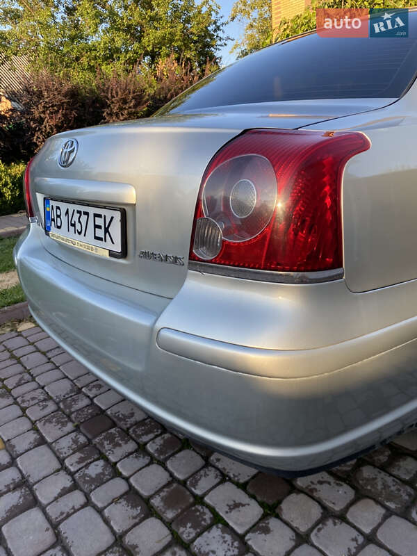 Седан Toyota Avensis 2007 в Виннице
