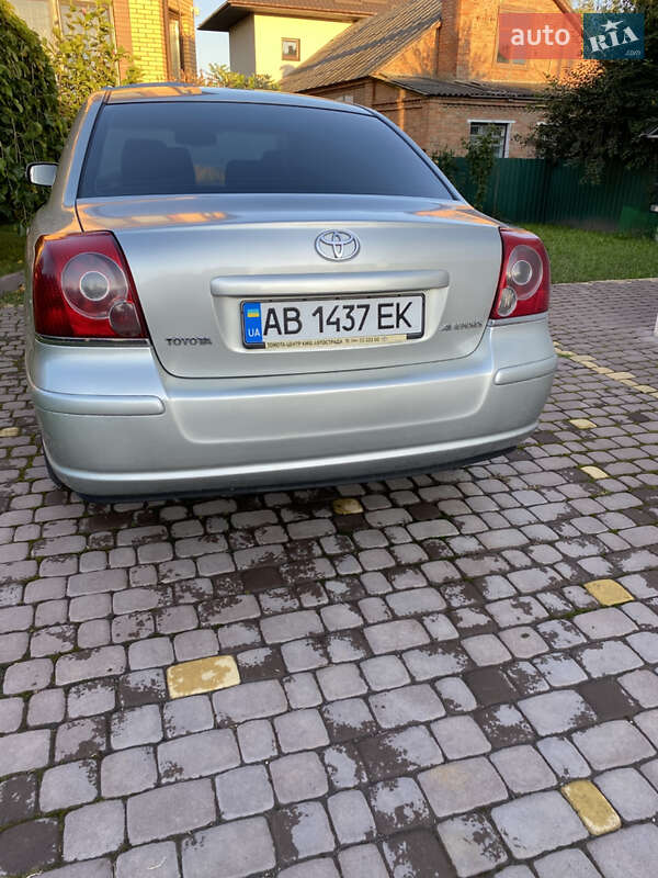 Седан Toyota Avensis 2007 в Виннице